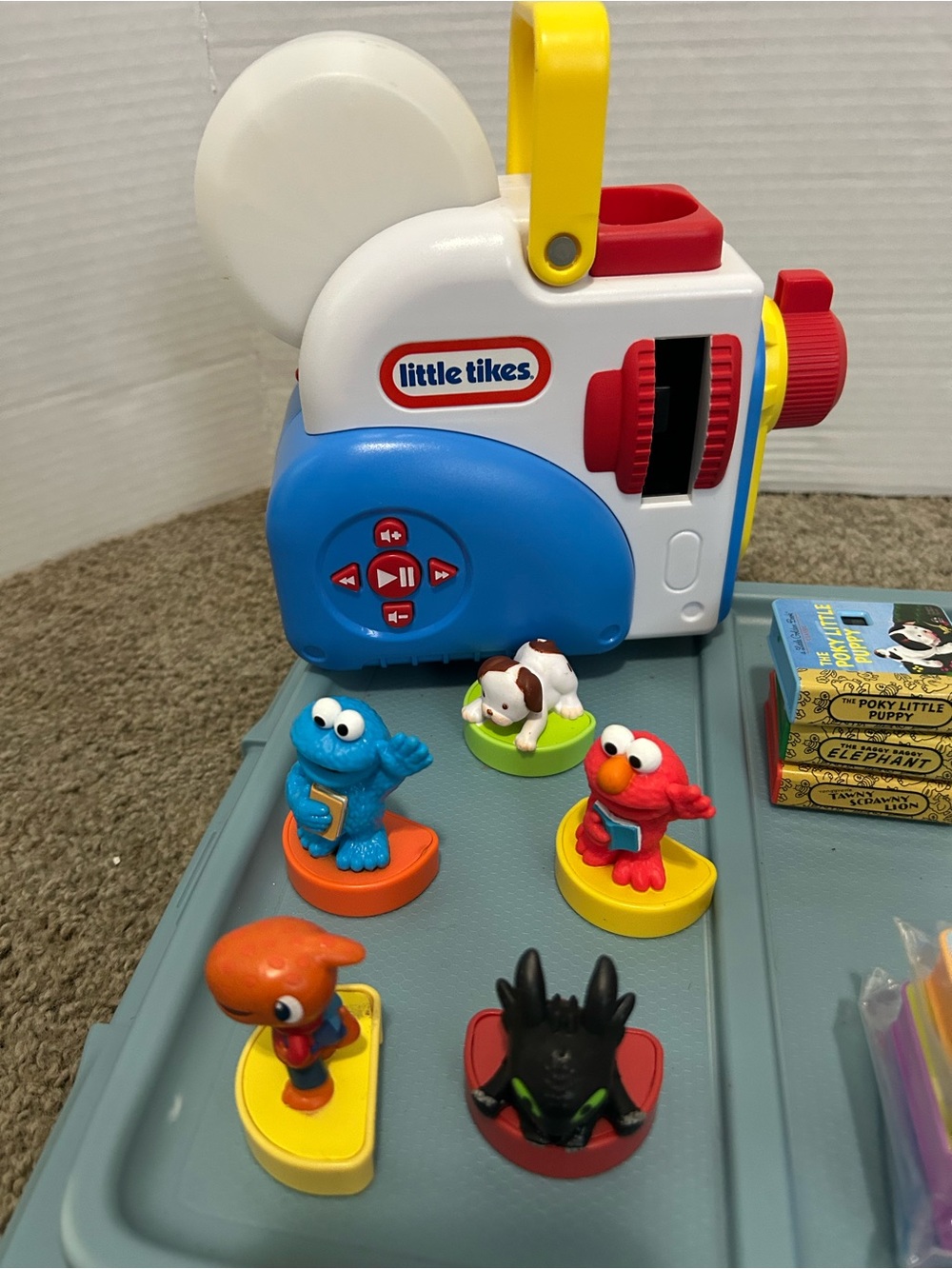 Little Tikes Blue Story Dream Machine 15 stories 5 characters nightlight sound - Picture 5 of 10